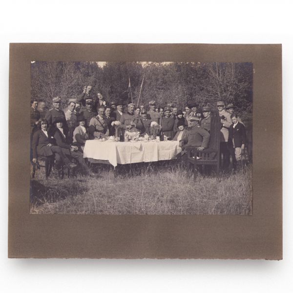 Regina Maria, principesa Elena și ofițerii Regimentului 4 Roșiori la vânătoare, 11 fotografii, 1924
