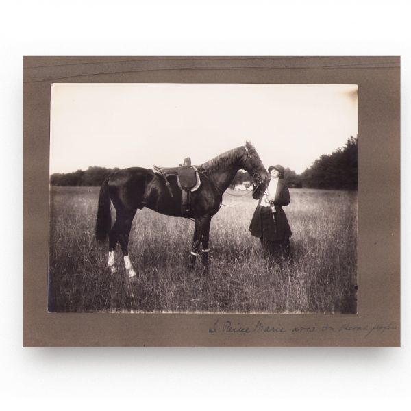 Regina Maria, principesa Elena și ofițerii Regimentului 4 Roșiori la vânătoare, 11 fotografii, 1924