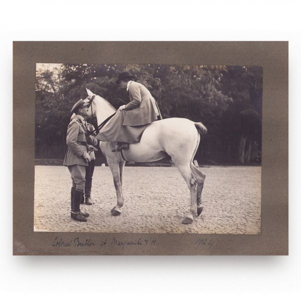 Regina Maria, principesa Elena și ofițerii Regimentului 4 Roșiori la vânătoare, 11 fotografii, 1924