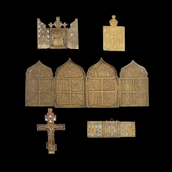 Două triptice, o cruce, un poliptic și o icoană de călătorie