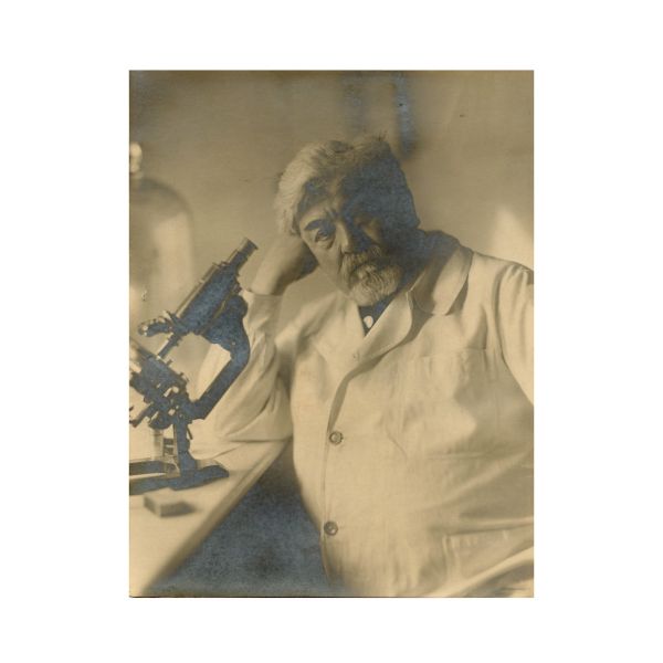 Dr. Ion Cantacuzino în laborator, 8 fotografii de epocă, atelier Weiss