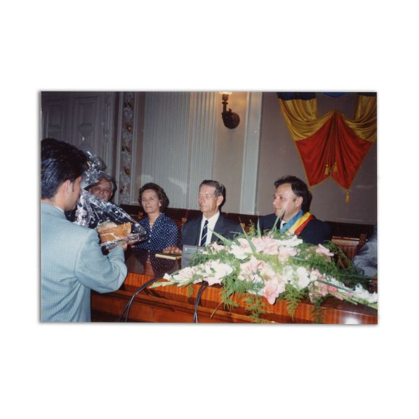 Regele Mihai I și regina Ana la înmormântare, patru fotografii de epocă, cca. 2000