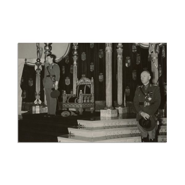 Regele Mihai I și generalul I. Antonescu, fotografie de epocă, cca. 1940-1941