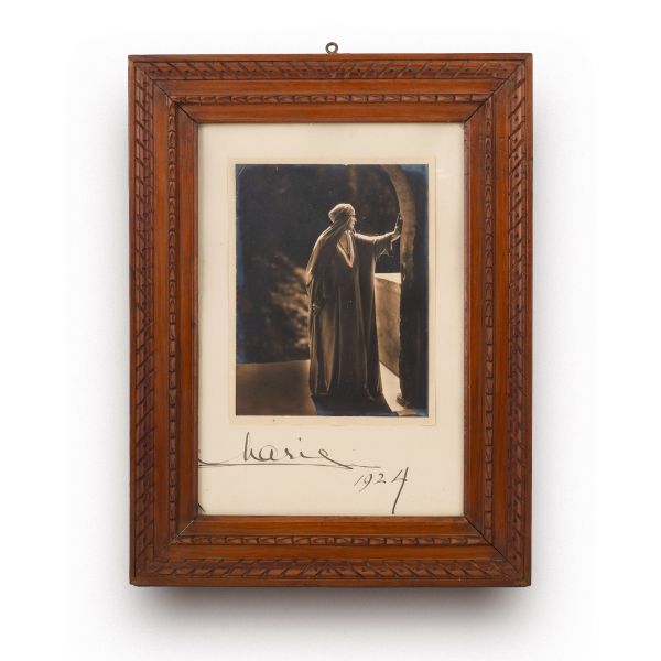 Regina Maria a României fumând, atelier Guggenberger Mairovitz, cu semnătură olografă, 1924