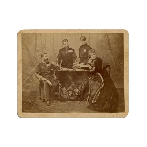Regii Carol și Elisabeta, prințul moștenitor Ferdinand și arhiducele Leopold, fotografie de epocă