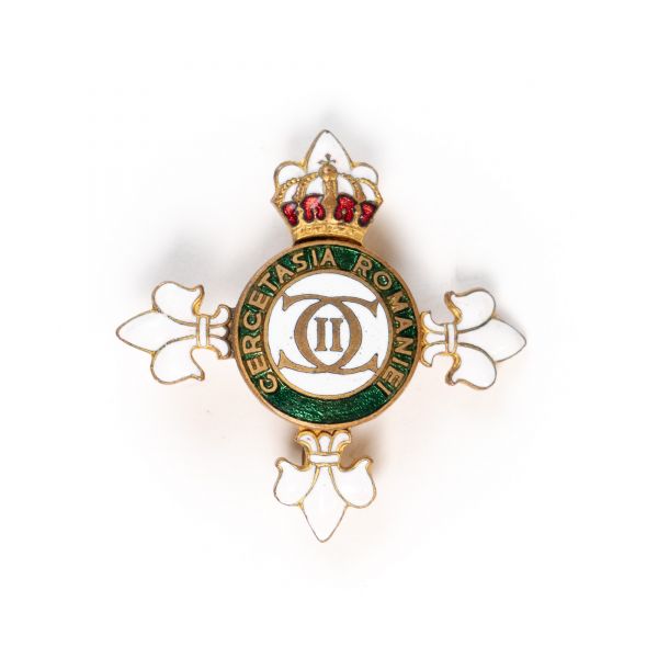 Insigna „Asociația Cercetașilor Români”, model 1936, pentru fete + cutia de epocă