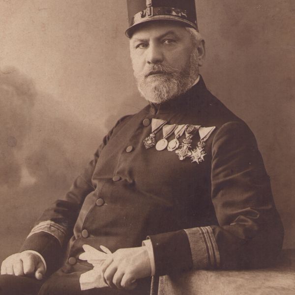 Generalul Traian Doda din Banat, fotografie de cabinet, atelier Franz Grabietz