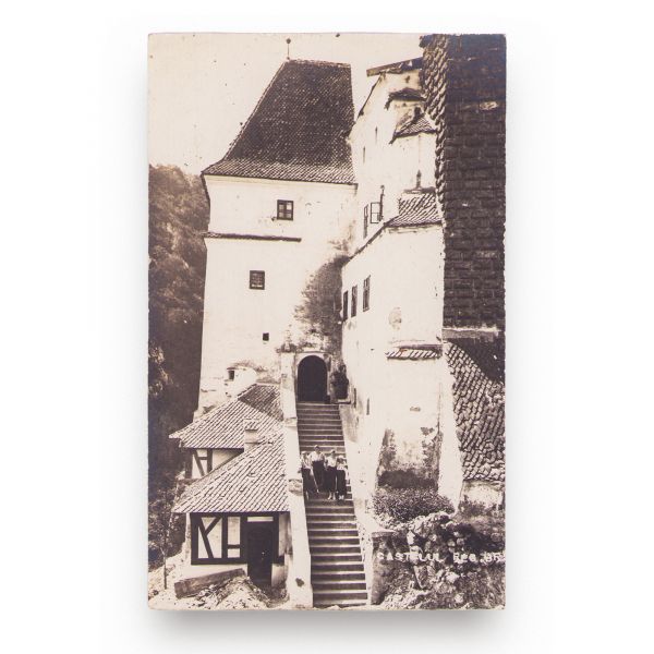 Regina Maria și fiicele ei la Bran, două fotografii de epocă, 1922-1923 