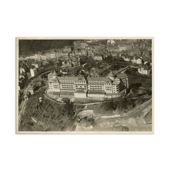 Aviatorul Constantin Tănăsescu, 16 fotografii aeriene asupra împrejurimilor orașului Praga
