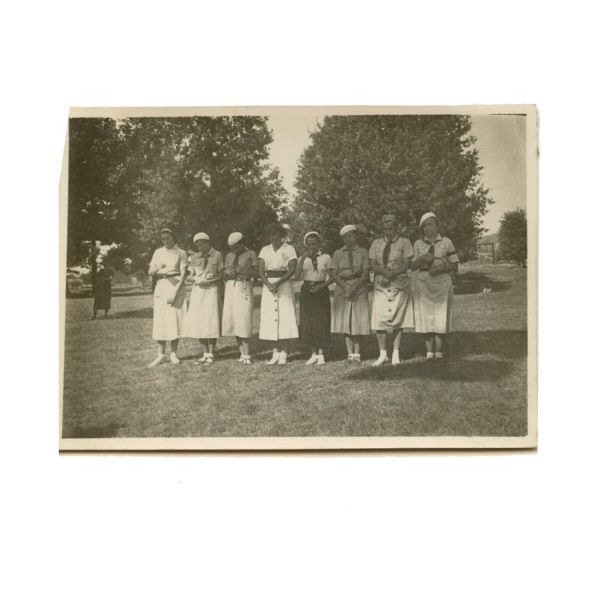 Nisa Cămărășescu la o jamboree, cincisprezece fotografii de epocă