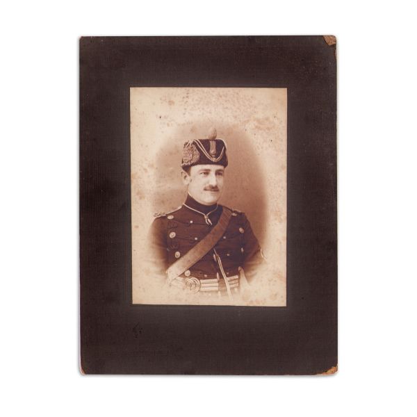 Comandantul Nerone Popescu, veston, cizme și două fotografii de cabinet 