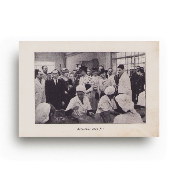 M. S. Regina Mamă Elena la manufactura de tutun „Belvedere”, album, 1941 