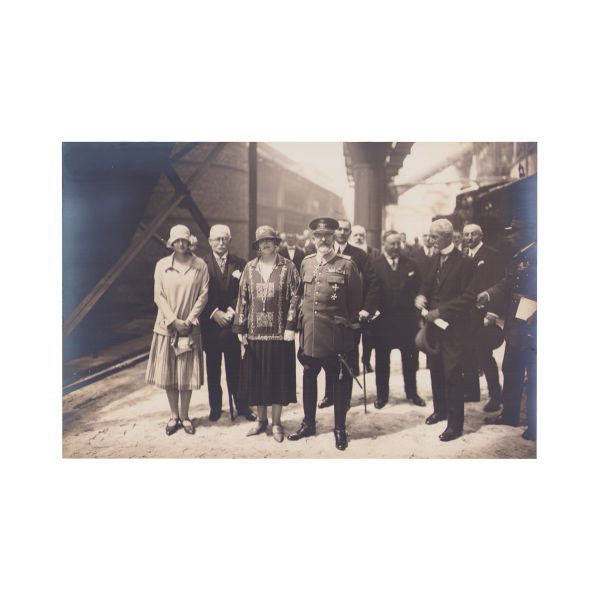 Regele Ferdinand I, regina Maria și principesa Ileana la Reșița, fotografie de mari dimensiuni