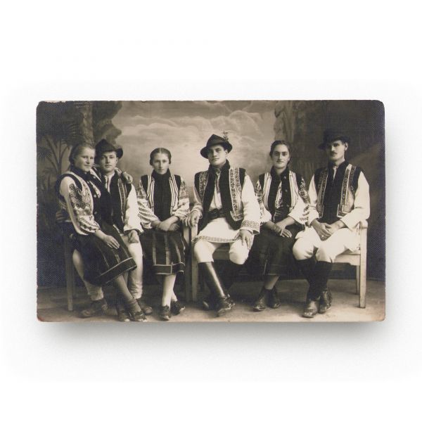 Tineri din Bucovina în port popular, patru fotografii tip carte poștală