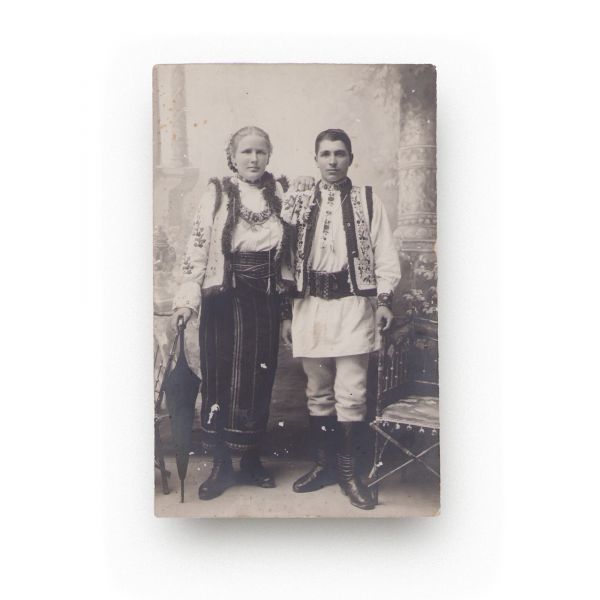 Tineri din Bucovina în port popular, patru fotografii tip carte poștală
