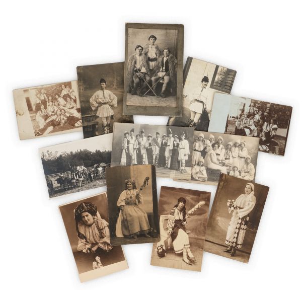 Țărani români, colecție de doisprezece fotografii de epocă 