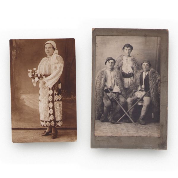 Țărani români, colecție de doisprezece fotografii de epocă 