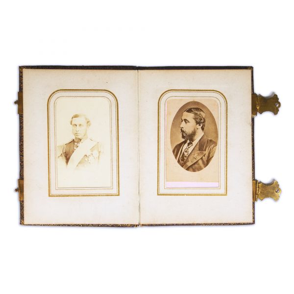 Familia reginei Maria a României, album cu șase fotografii format carte-de-visite