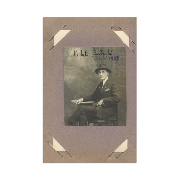 Gr. Nichita Constantin, album fotografic, 41 fotografii de epocă + două cărți de vizită 