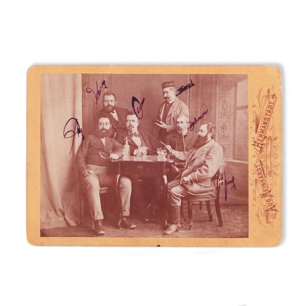 Negustori sibieni, fotografie de cabinet, atelier Aug. Meinhardt, Sibiu, cca. 1870