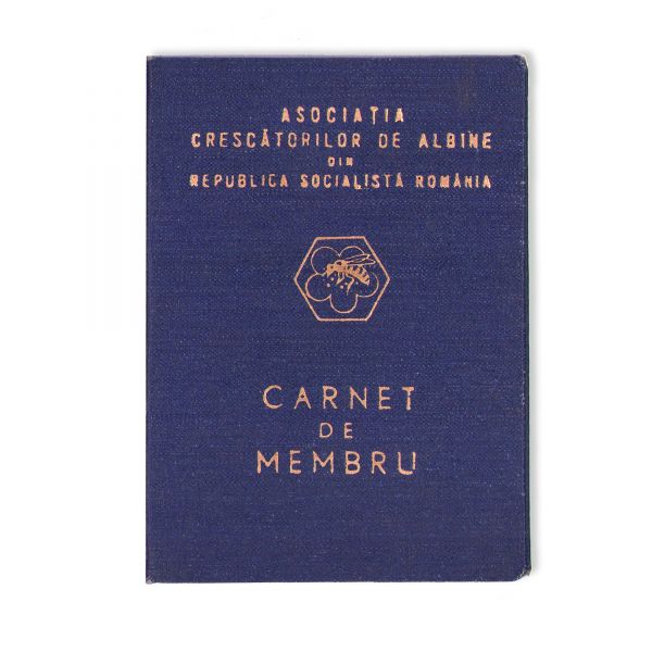 Două volume despre creșterea albinelor, 1956-1957 + carnet de membru al Asociației Crescătorilor de Albine