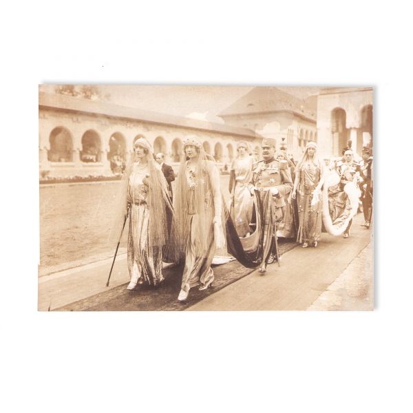 Familia regală la ceremonia încoronării, trei fotografii de epocă, 1922