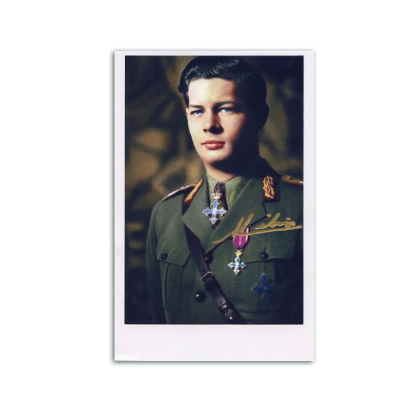 Regele Mihai I în uniformă militară, fotografie cu semnătură olografă
