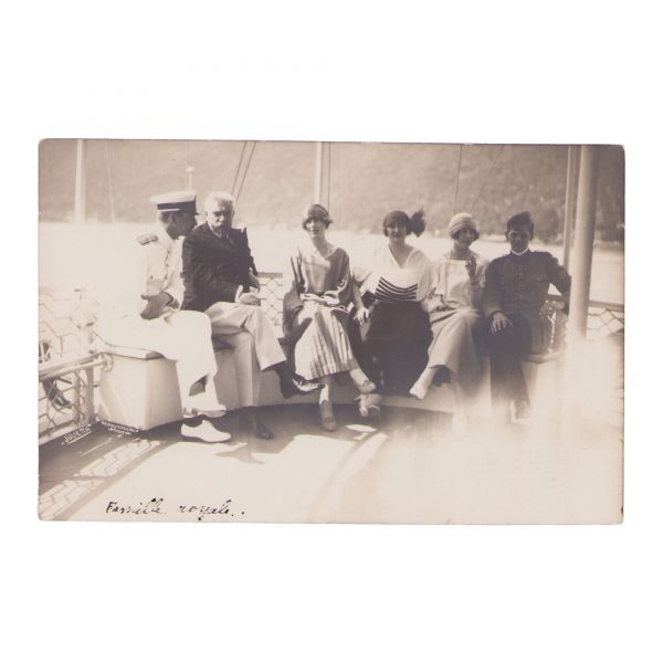 Principele Carol, principesa Elisabeta și familia sa, principele Nicolae și Ion I. C. Brătianu, fotografie tip carte poștală, 1922