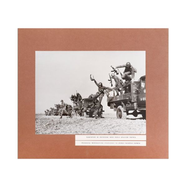 Ministrul apărării Leontin Sălăjan, album fotografic oferit ministrului apărării al Iugoslaviei, 1965