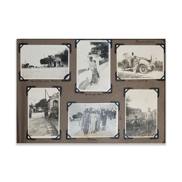 Cicely McCall, album fotografic cu două fotografii cu regina Maria și principesa Ileana, cu semnătură