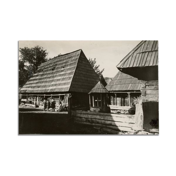 Așezământ tradițional din Maramureș, fotografie de epocă 
