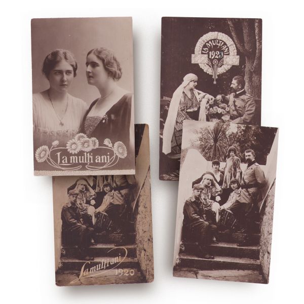 Colecție de 4 fotografii tip carte poștală cu mesaje de Anul Nou, înfățișând familia regală a României, 1920-1921