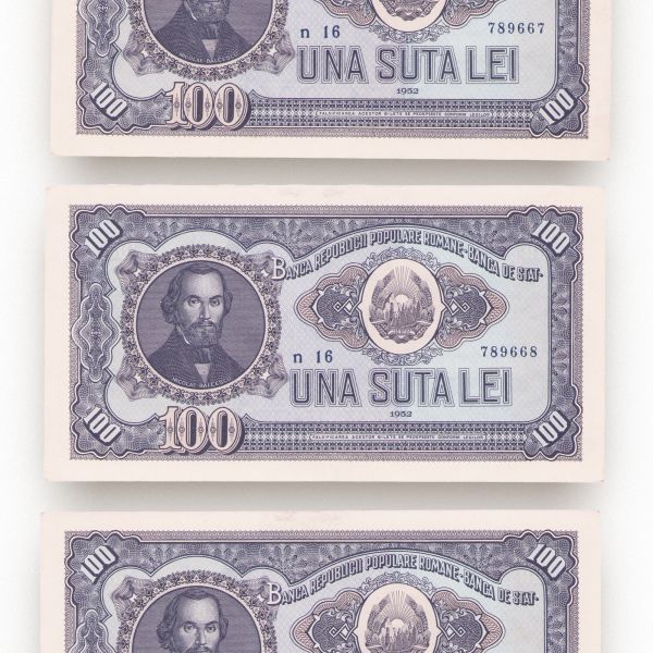 Trei bancnote în valoare de 100 lei din 1952, necirculate, serie consecutivă