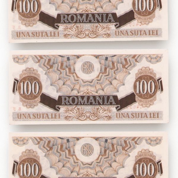 Patru bancnote în valoare de 100 lei din 1947, necirculate, serie consecutivă