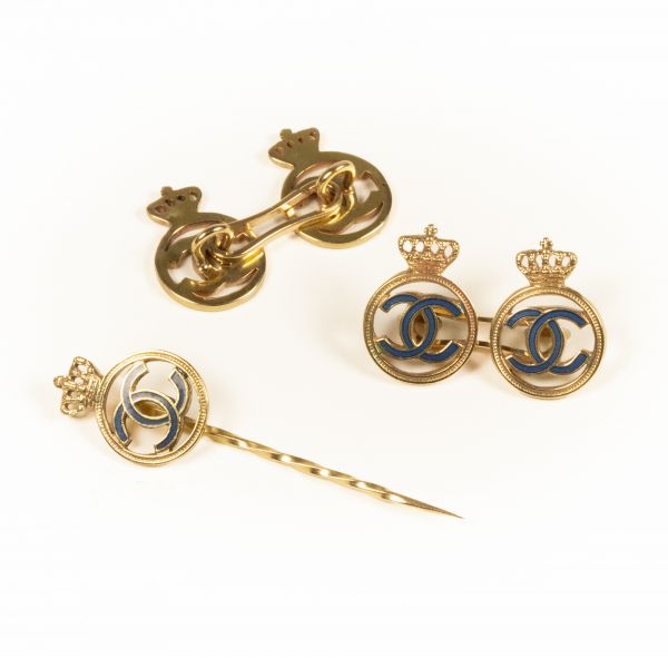 Set de butoni și ac de rever din aur 18K cu cifrul regelui Carol al II-lea