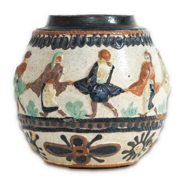 Vas din ceramică decorat cu motivul horei, atelierele Troița