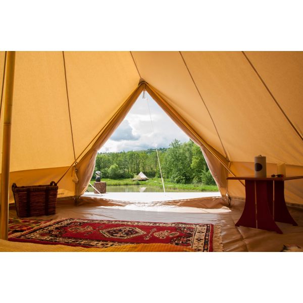 Ia-ți prietenii și hai în mijlocul naturii la Hotelul de Bumbac (3nopți de cazare în 5 corturi/15 persoane)