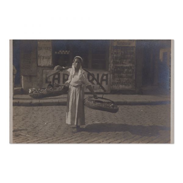 Târgoveți din București, 1918, două fotografii tip carte poștală
