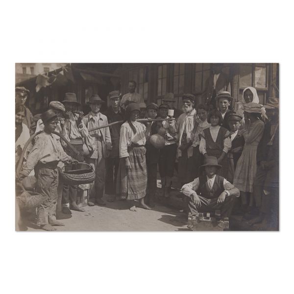 Târgoveți din București, 1918, două fotografii tip carte poștală