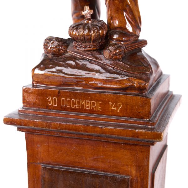 Proclamarea Republicii Populare Române, statuetă din lemn sculptat, 30 decembrie 1947