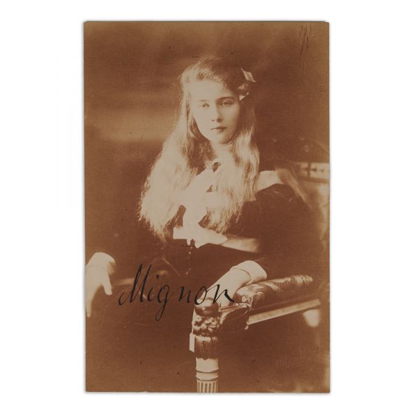 Principesa Maria - Mignon, fotografie tip carte poștală, semnată olograf, atelier Mandy