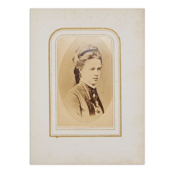 Familia reginei Maria a României, album cu șase fotografii format carte-de-visite