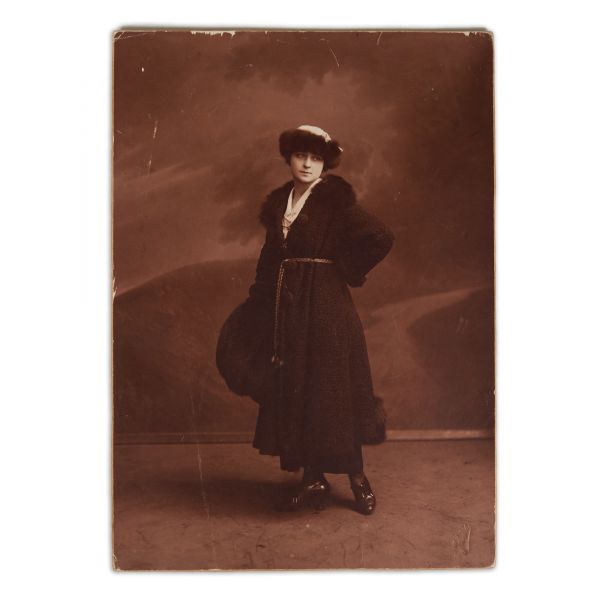 Radu Beligan, copia unei scrisori trimisă Luciei Sturdza Bulandra, 1937 + fotografie de epocă înfățișând-o pe actriță