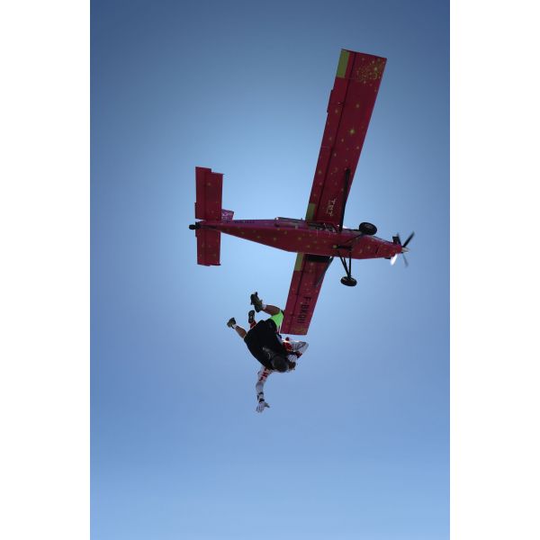 Salt cu parașuta  în tandem de la 4000 m, pentru 2 persoane, cu filmare și fotografii, de la TNT Brothers