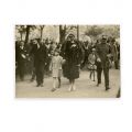 Regele Mihai I alături de regina-mamă Elena la o ceremonie publică, fotografie de epocă