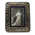 Principesa Maria a României în rochie albă, fotografie de epocă într-o ramă din argint