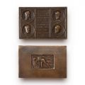 În amintirea întemeietorilor Casei Capșa, plachetă din bronz,  gravor Frederic Storck