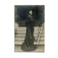 Regina Elisabeta, fotografie tip carte poștală cu semnătura olografă, cca. 1914