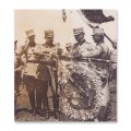 Regele Ferdinand decorează drapelul după Bătălia de la Mărășești, fotografie de epocă, 1917 