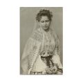 Principesa Maria în costum tradițional românesc, fotografie tip carte poștală, într-o ramă brodată